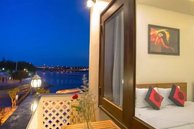 Deluxe Tek Büyük veya İki Ayrı Yataklı Oda, 2 Yatak Odası, Nehir Manzaralı
