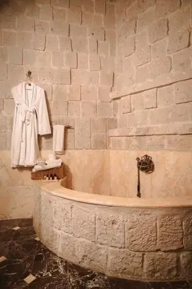Queen Suite, Küvetli