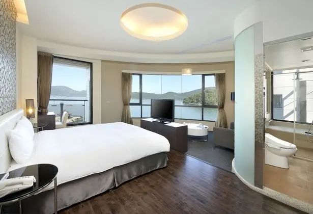 Luxury Tek Büyük Yataklı Oda, Göl Manzaralı