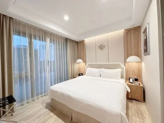 Deluxe Tek Büyük Yataklı Oda