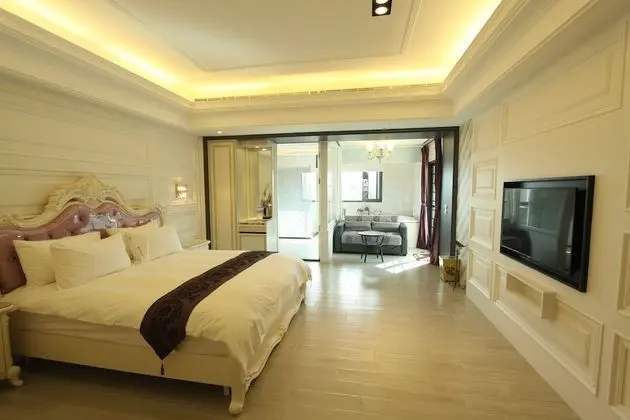 Luxury Tek Büyük Yataklı Oda, 1 En Büyük (King) Boy Yatak, Sıcak Su Havuzu, Şehir Manzaralı