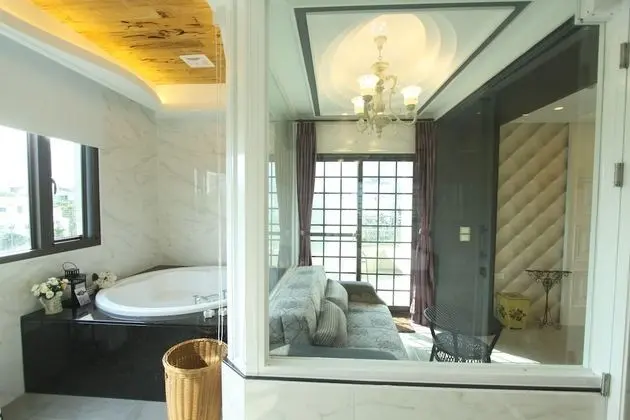 Luxury Tek Büyük Yataklı Oda, 1 En Büyük (King) Boy Yatak, Sıcak Su Havuzu, Şehir Manzaralı
