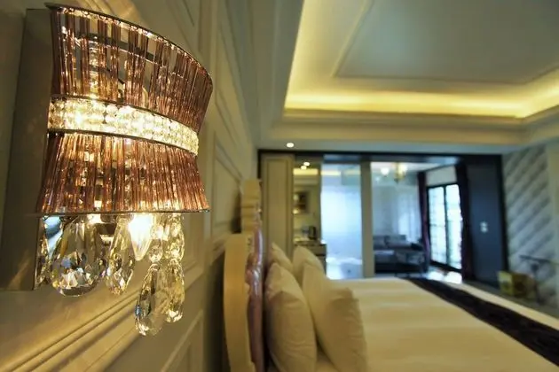 Luxury Tek Büyük Yataklı Oda, 1 En Büyük (King) Boy Yatak, Sıcak Su Havuzu, Şehir Manzaralı