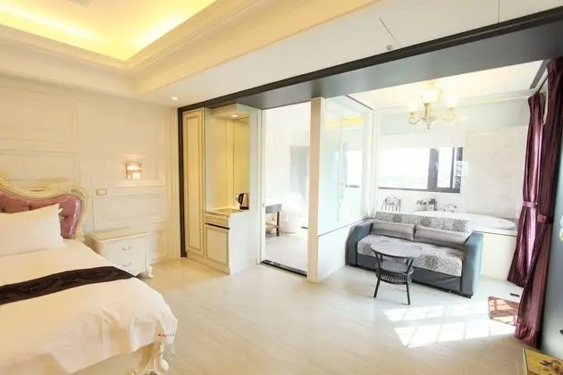 Luxury Tek Büyük Yataklı Oda, 1 En Büyük (King) Boy Yatak, Sıcak Su Havuzu, Şehir Manzaralı
