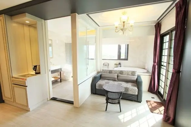 Luxury Tek Büyük Yataklı Oda, 1 En Büyük (King) Boy Yatak, Sıcak Su Havuzu, Şehir Manzaralı