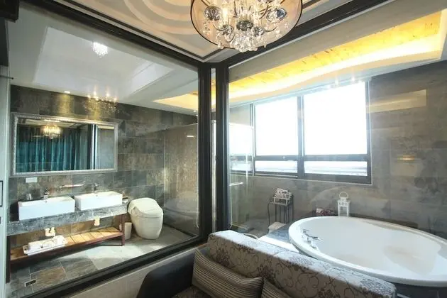 Luxury Tek Büyük Yataklı Oda, 1 En Büyük (King) Boy Yatak, Sıcak Su Havuzu, Şehir Manzaralı