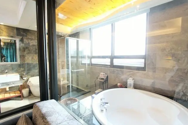 Luxury Tek Büyük Yataklı Oda, 1 En Büyük (King) Boy Yatak, Sıcak Su Havuzu, Şehir Manzaralı