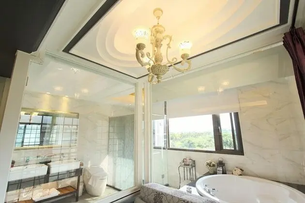 Luxury Tek Büyük Yataklı Oda, 1 En Büyük (King) Boy Yatak, Sıcak Su Havuzu, Şehir Manzaralı