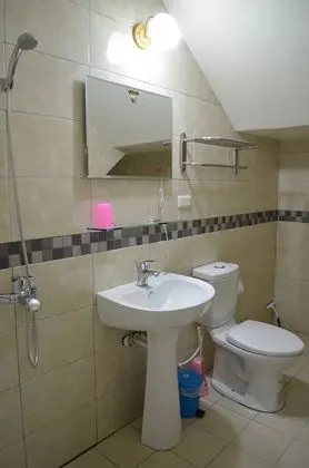 Tek Büyük veya İki Ayrı Yataklı Oda (Shared Bathroom)