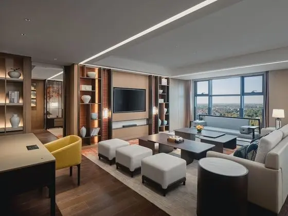 Süit, 1 Yatak Odası (Living/Dining/Meeting Areas)