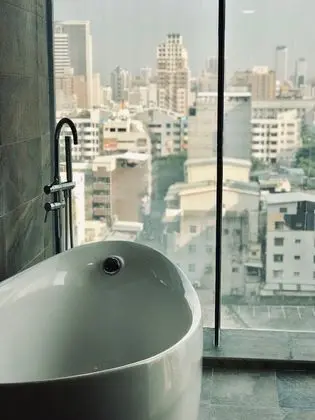 Deluxe Tek Büyük Yataklı Oda, Küvet, Şehir Manzaralı