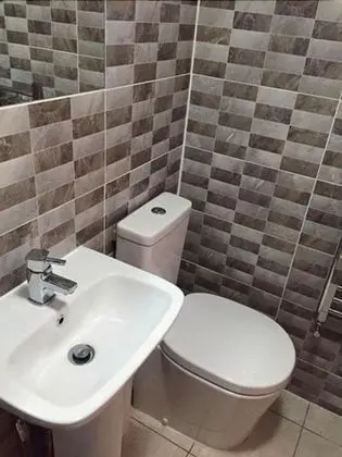 Tek Büyük Yataklı Oda, Ortak Banyo