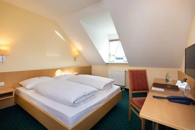 Double room (with a French bed 160x200 in the main building)