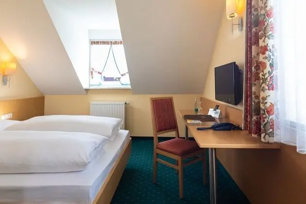 Double room (with a French bed 160x200 in the main building)