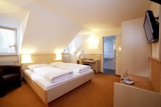 Double room (with a French bed 160x200 in the main building)