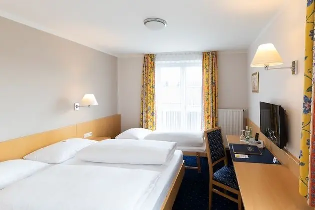 Tek Büyük Yataklı Oda (2 Adults + 1 Child)