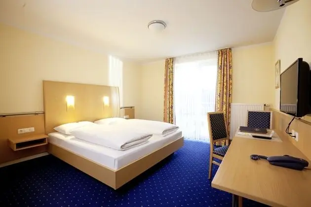 Tek Büyük Yataklı Oda (2 Adults + 1 Child)