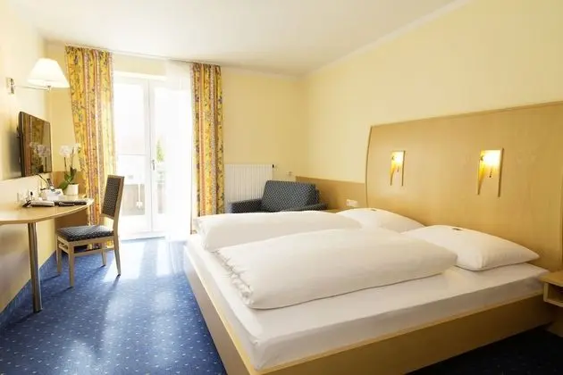 Tek Büyük Yataklı Oda (2 Adults + 1 Child)