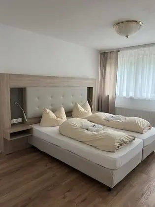 Üç Kişilik Oda