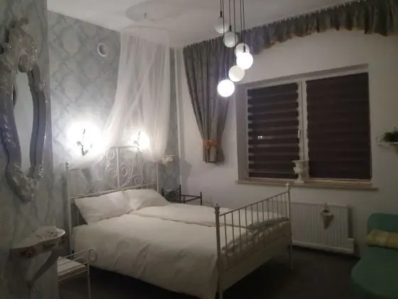 Tek Büyük Yataklı Oda, Sıcak Su Havuzu