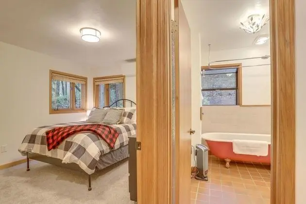 Kulübe, Birden Çok Yatak (Huckleberry Mountain Lodge)