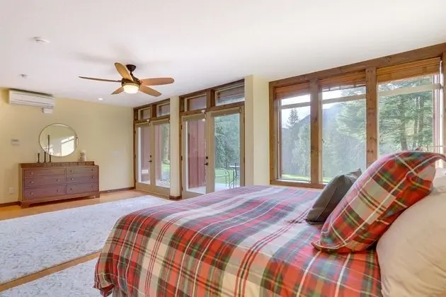 Kulübe, Birden Çok Yatak (Huckleberry Mountain Lodge)