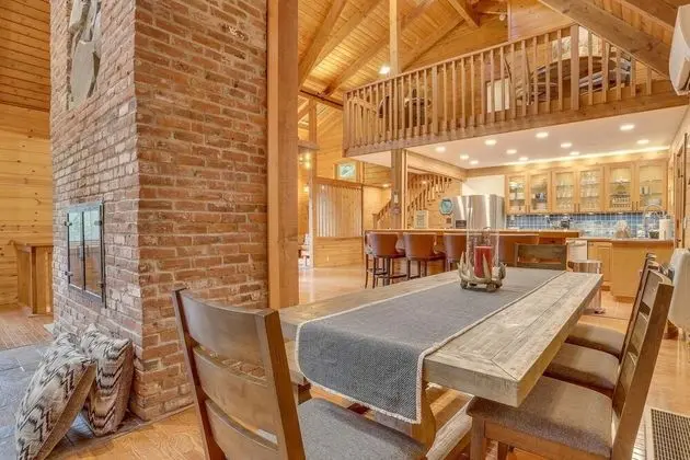 Kulübe, Birden Çok Yatak (Huckleberry Mountain Lodge)