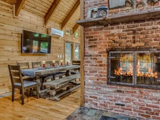 Kulübe, Birden Çok Yatak (Huckleberry Mountain Lodge)
