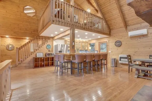 Kulübe, Birden Çok Yatak (Huckleberry Mountain Lodge)