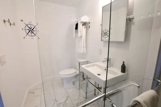 Standard Oda, 1 En Büyük (King) Boy Yatak (105)
