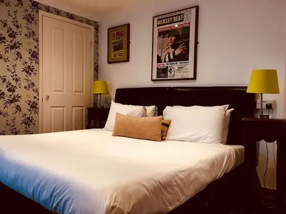 Deluxe Triple with King Bed