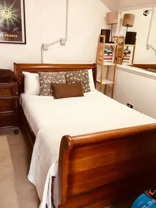 Economy Tek Büyük Yataklı Oda, 1 Çift Kişilik Yatak (Shared Bathroom)
