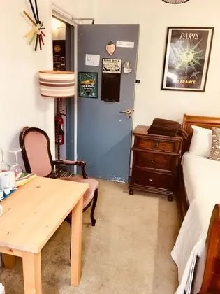 Economy Tek Büyük Yataklı Oda, 1 Çift Kişilik Yatak (Shared Bathroom)