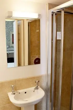 Economy Tek Büyük Yataklı Oda, 1 Çift Kişilik Yatak (Shared Bathroom)