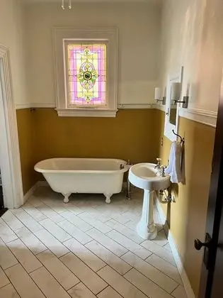 Business Oda (Shared Bathroom)