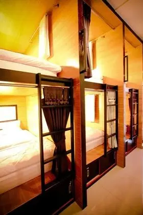 6-Bed Female Dormitory With Shared Bathroom