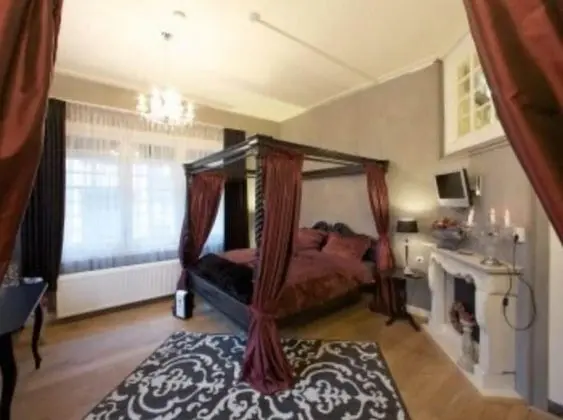 Double Room, Shared Toilet (Portier)