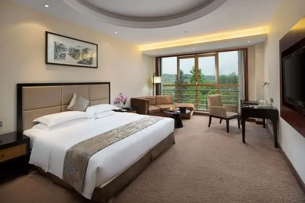 Design Tek Büyük Yataklı Oda, Dağ Manzaralı