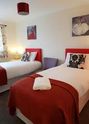 Executive Ev, Banyolu/Duşlu (Spacious 5 Bedr Townhouse)