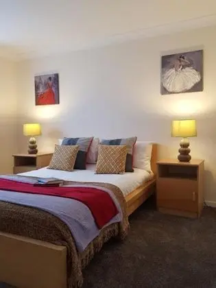 Executive Ev, Banyolu/Duşlu (Spacious 5 Bedr Townhouse)