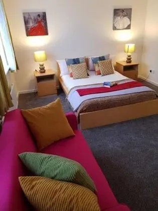 Executive Ev, Banyolu/Duşlu (Spacious 5 Bedr Townhouse)