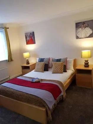 Executive Ev, Banyolu/Duşlu (Spacious 5 Bedr Townhouse)