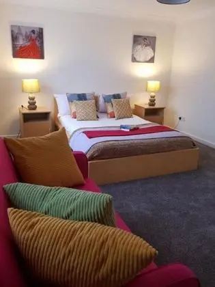Executive Ev, Banyolu/Duşlu (Spacious 5 Bedr Townhouse)