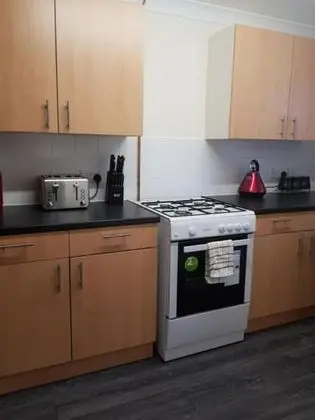 Executive Ev, Banyolu/Duşlu (Spacious 5 Bedr Townhouse)