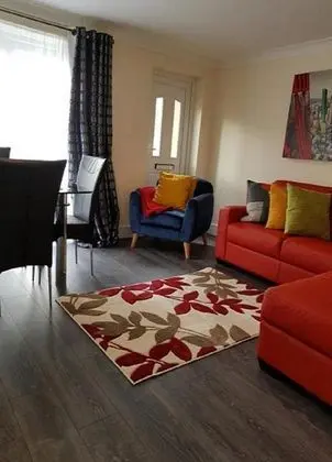 Executive Ev, Banyolu/Duşlu (Spacious 5 Bedr Townhouse)