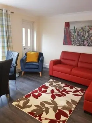 Executive Ev, Banyolu/Duşlu (Spacious 5 Bedr Townhouse)