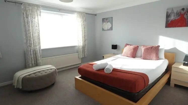 Executive Ev, Banyolu/Duşlu (Spacious 5 Bedr Townhouse)