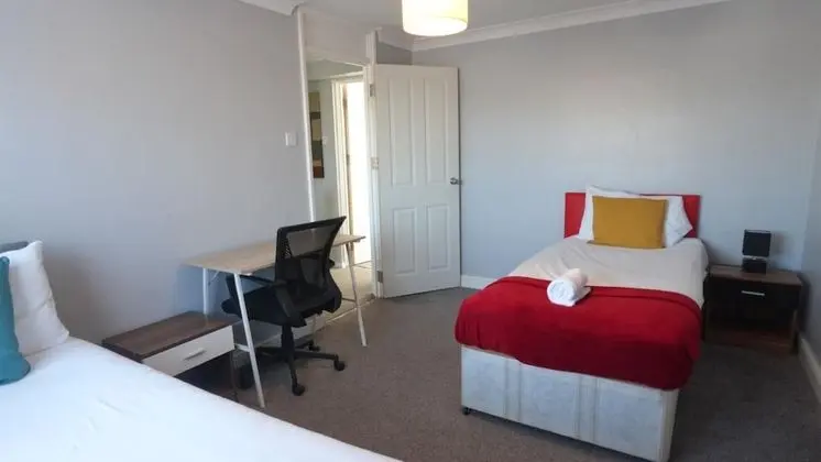 Executive Ev, Banyolu/Duşlu (Spacious 5 Bedr Townhouse)