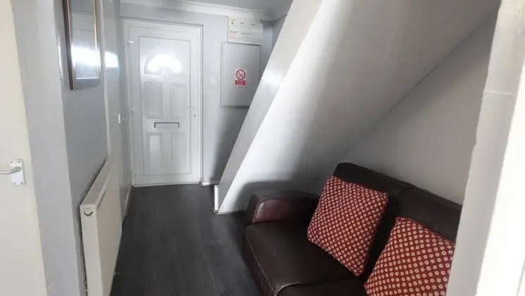 Executive Ev, Banyolu/Duşlu (Spacious 5 Bedr Townhouse)