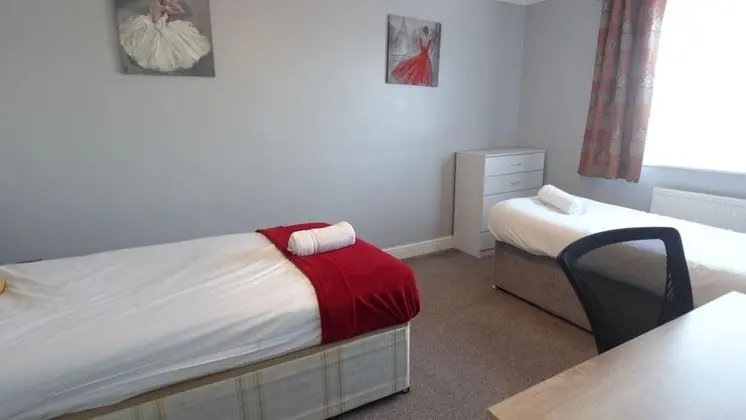 Executive Ev, Banyolu/Duşlu (Spacious 5 Bedr Townhouse)